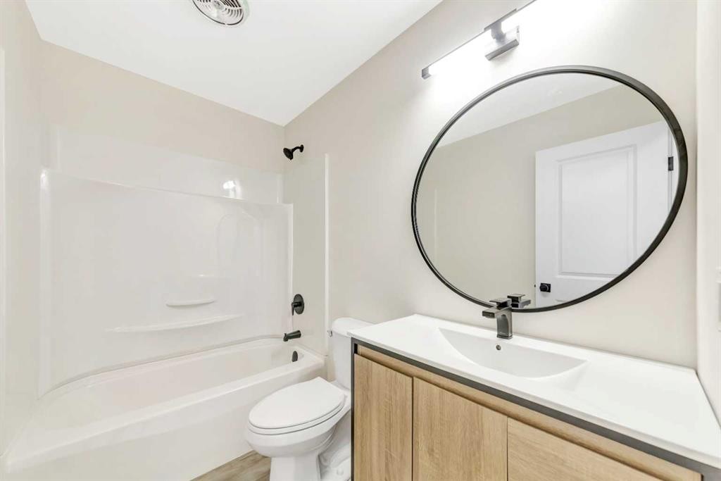 4703 37 Street, Lloydminster, SK - Indoor Photo Showing Bathroom