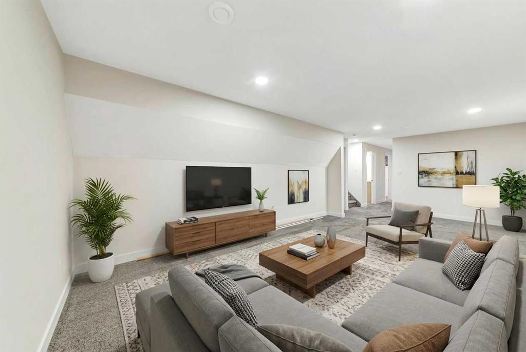 4703 37 Street, Lloydminster, SK - Indoor Photo Showing Living Room