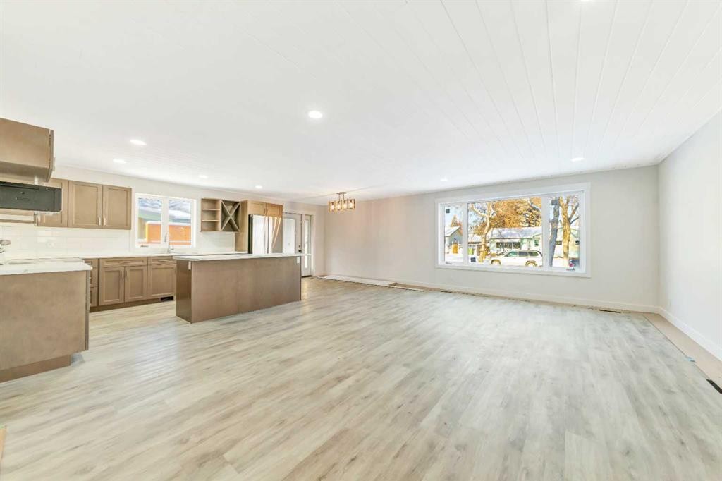 4703 37 Street, Lloydminster, SK - Indoor