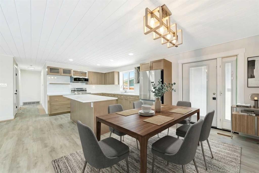 4703 37 Street, Lloydminster, SK - Indoor Photo Showing Dining Room