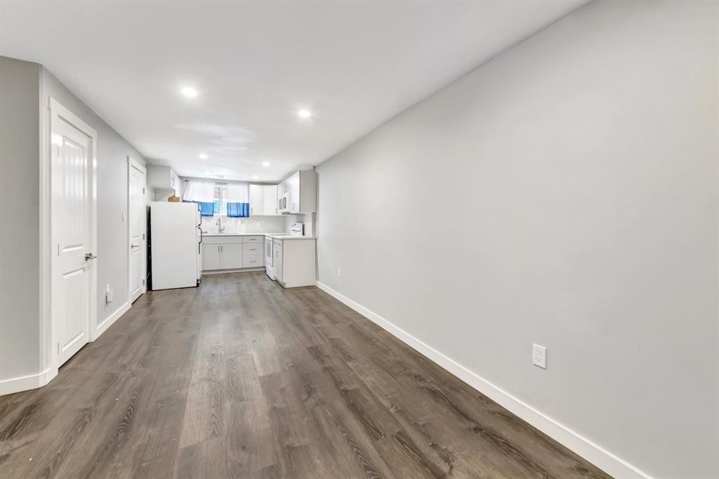 5320 50 Street, Lloydminster, AB - Indoor Photo Showing Other Room