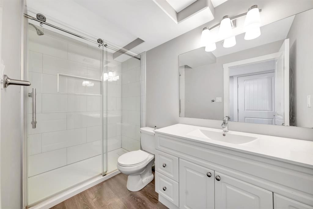 5320 50 Street, Lloydminster, AB - Indoor Photo Showing Bathroom