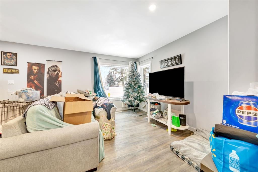 5320 50 Street, Lloydminster, AB - Indoor