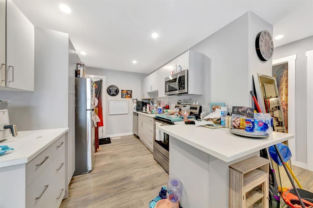 5320 50 Street, Lloydminster, AB - Indoor Photo Showing Kitchen
