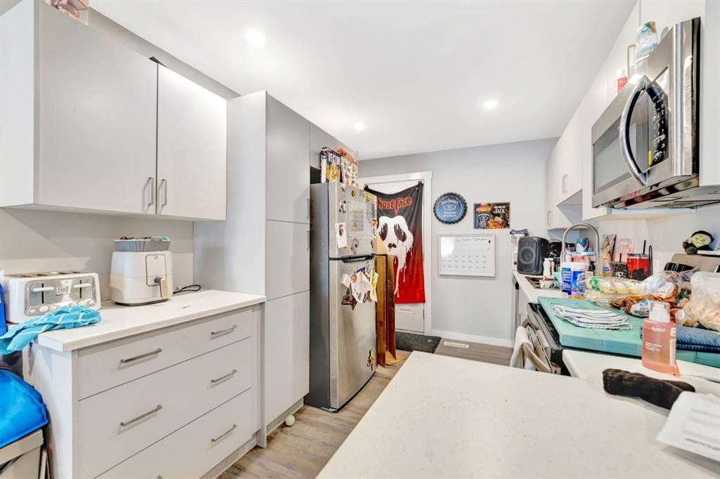 5320 50 Street, Lloydminster, AB - Indoor