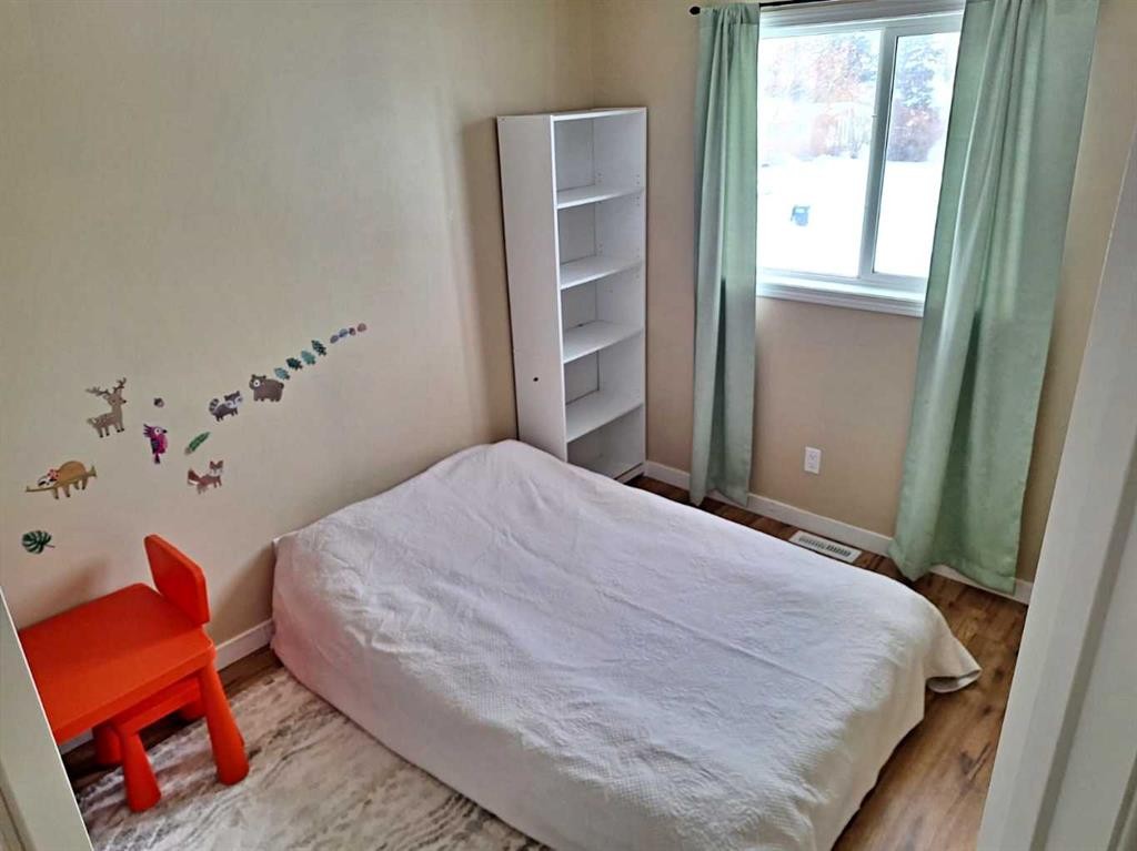 102-4520 51 Street, Vermilion, AB - Indoor Photo Showing Bedroom