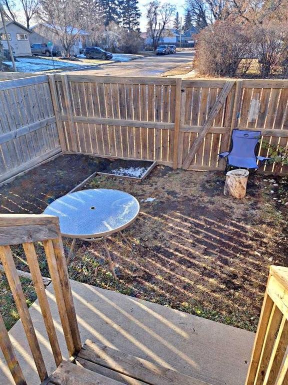 102-4520 51 Street, Vermilion, AB - Outdoor