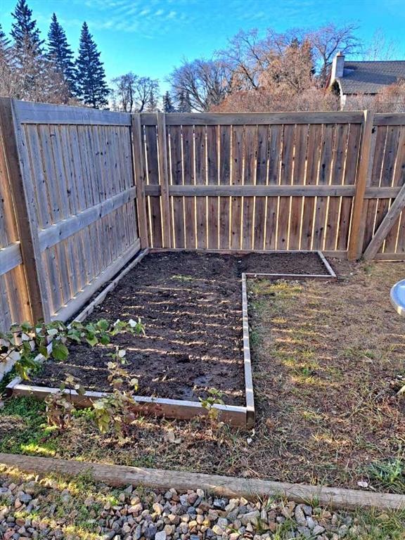 102-4520 51 Street, Vermilion, AB - Outdoor