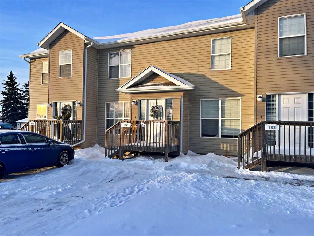 102-4520 51 Street, Vermilion, AB - Outdoor
