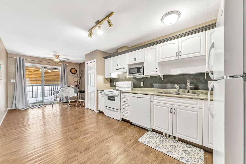 5010 31 Street, Lloydminster, AB - Indoor Photo Showing Kitchen With Double Sink