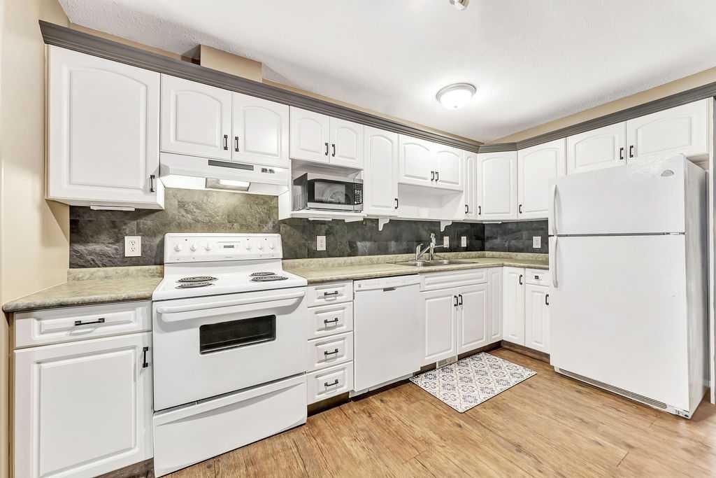 5010 31 Street, Lloydminster, AB - Indoor Photo Showing Kitchen With Double Sink