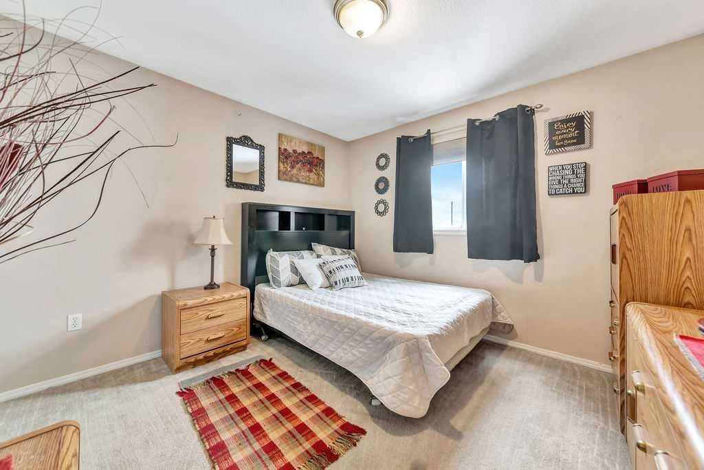 5010 31 Street, Lloydminster, AB - Indoor Photo Showing Bedroom