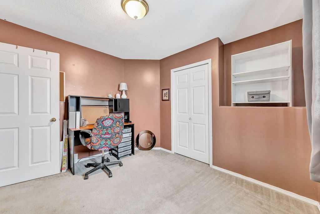 5010 31 Street, Lloydminster, AB - Indoor