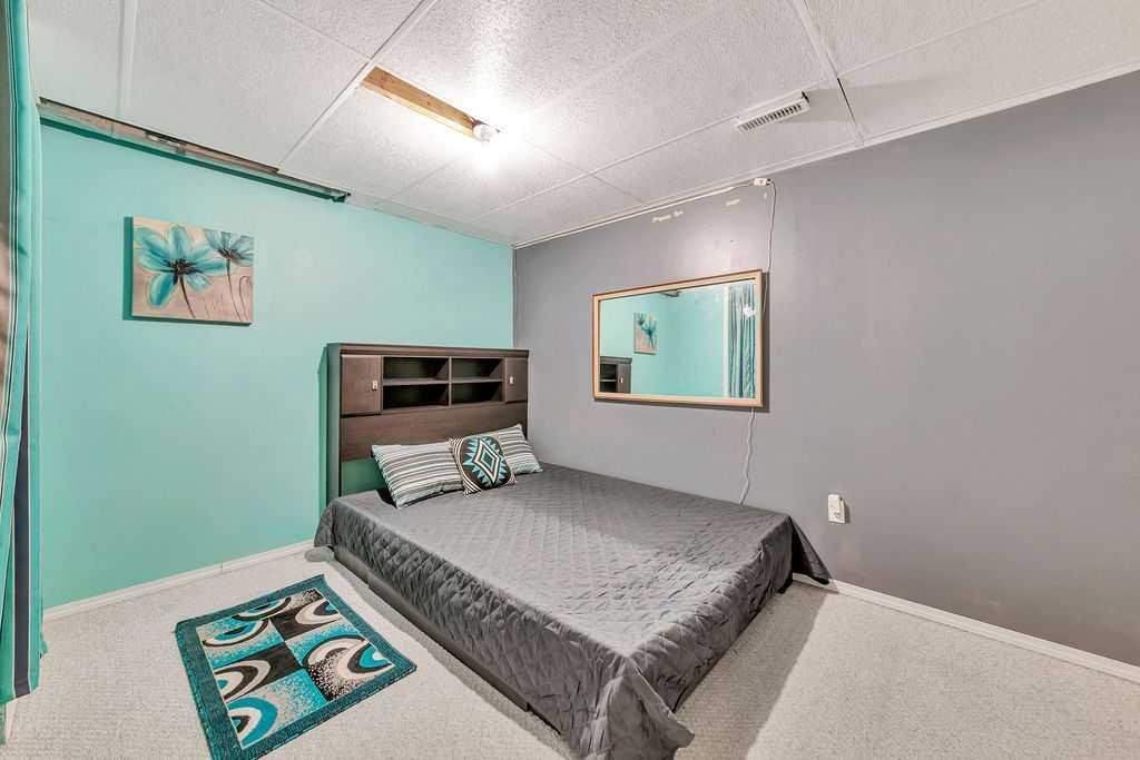 5010 31 Street, Lloydminster, AB - Indoor Photo Showing Bedroom