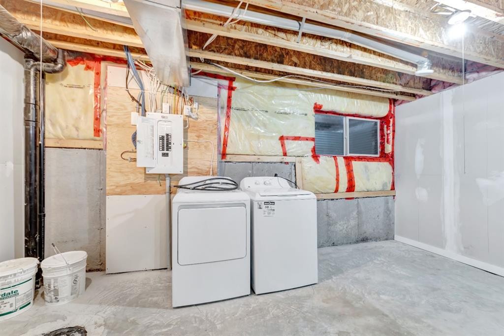 36-4118 41 Avenue, Lloydminster, SK - Indoor Photo Showing Laundry Room