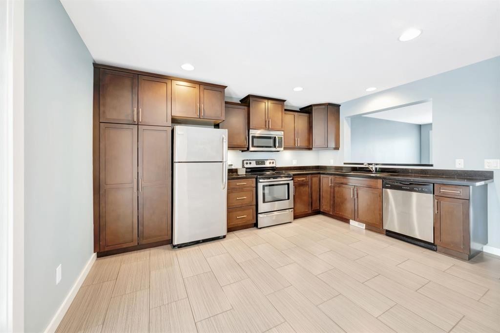 36-4118 41 Avenue, Lloydminster, SK - Indoor Photo Showing Kitchen