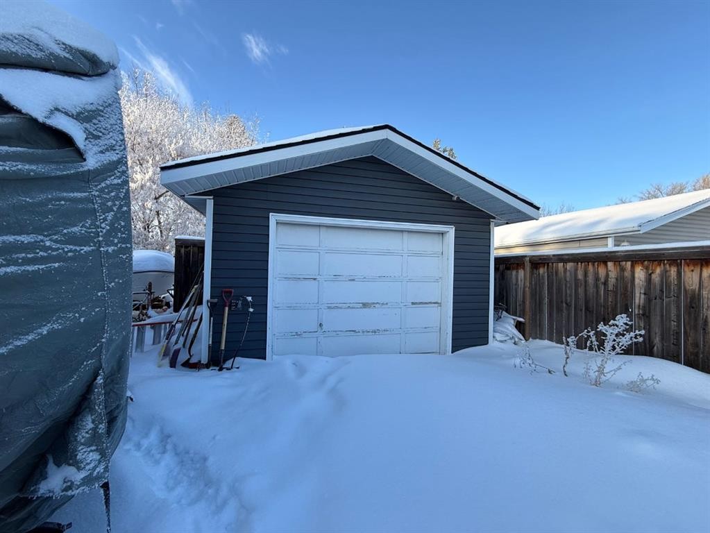 3304 54 Avenue, Lloydminster, AB - Outdoor With Exterior