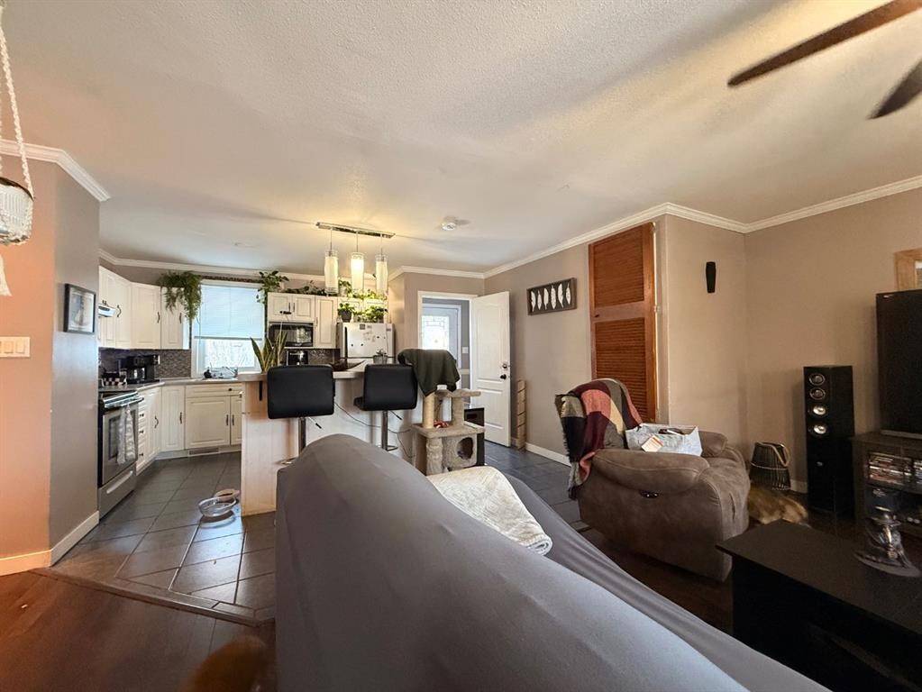 3304 54 Avenue, Lloydminster, AB - Indoor