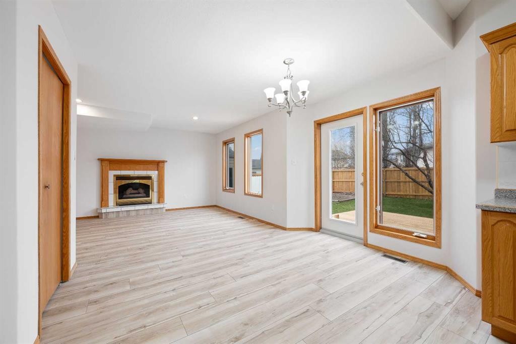 4006 59 Avenue Close, Lloydminster, AB - Indoor With Fireplace