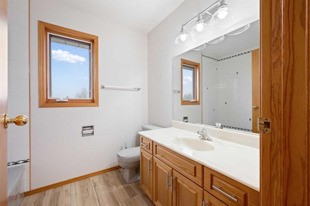 4006 59 Avenue Close, Lloydminster, AB - Indoor Photo Showing Bathroom