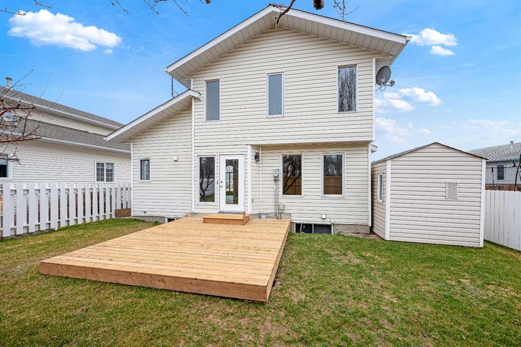 4006 59 Avenue Close, Lloydminster, AB - Outdoor With Exterior