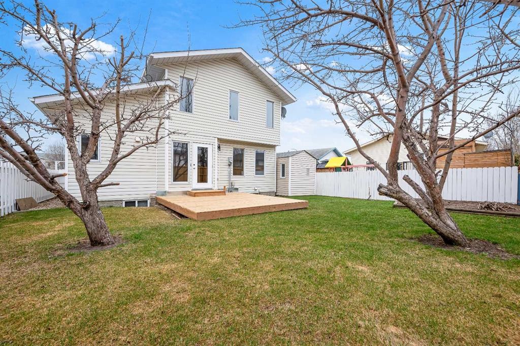 4006 59 Avenue Close, Lloydminster, AB - Outdoor