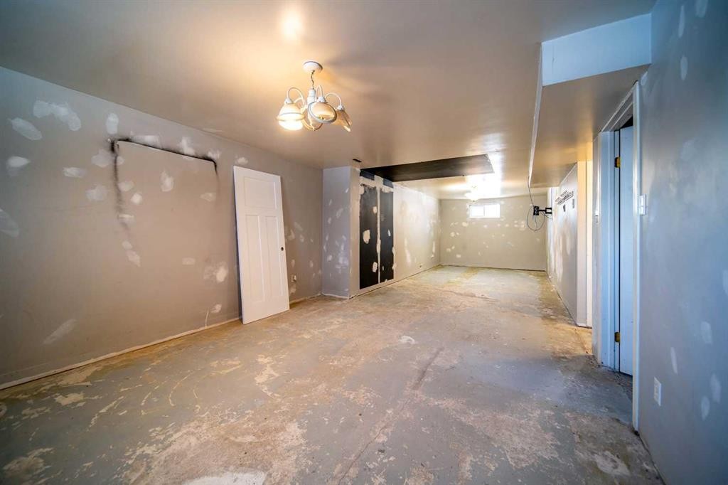 226 5 Avenue, Wainwright, AB - Indoor