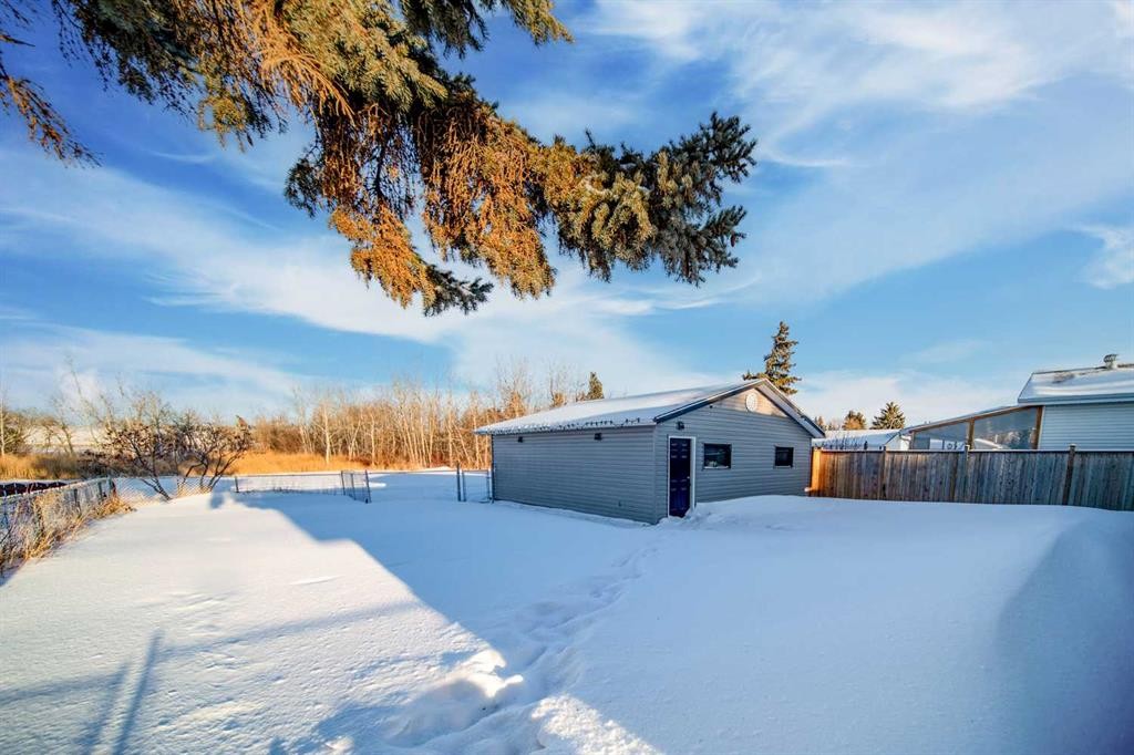 226 5 Avenue, Wainwright, AB - Outdoor