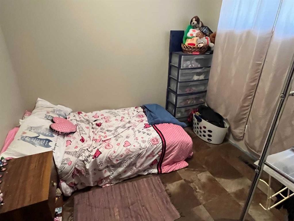 5127 52 Street, Mannville, AB - Indoor Photo Showing Bedroom