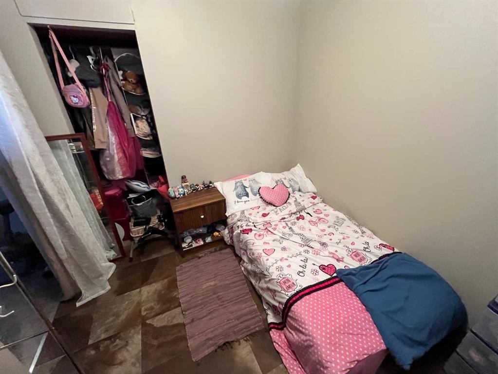 5127 52 Street, Mannville, AB - Indoor Photo Showing Bedroom