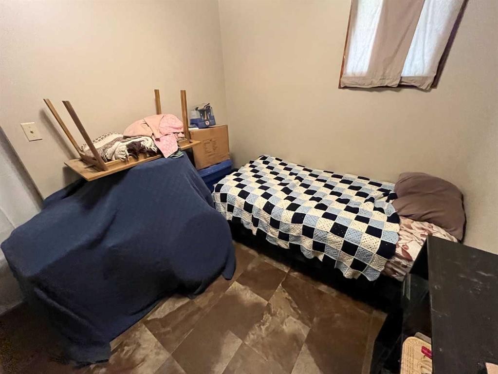 5127 52 Street, Mannville, AB - Indoor Photo Showing Bedroom