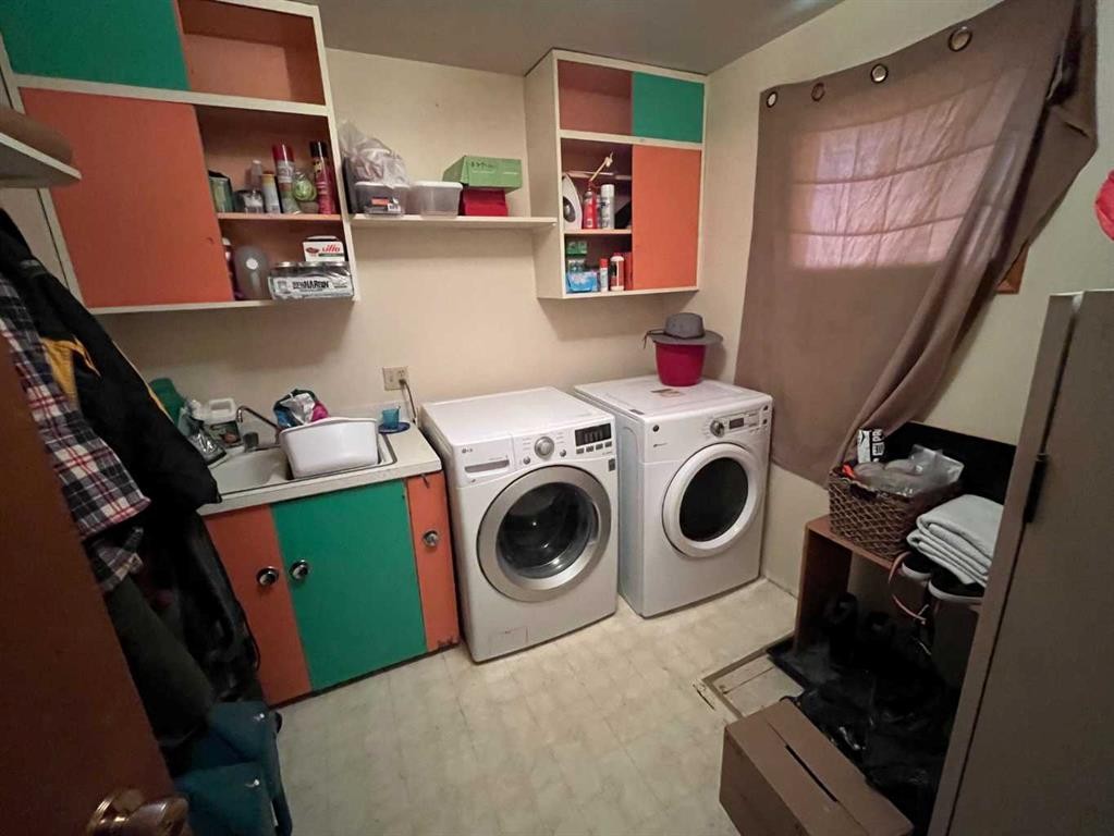 5127 52 Street, Mannville, AB - Indoor Photo Showing Laundry Room