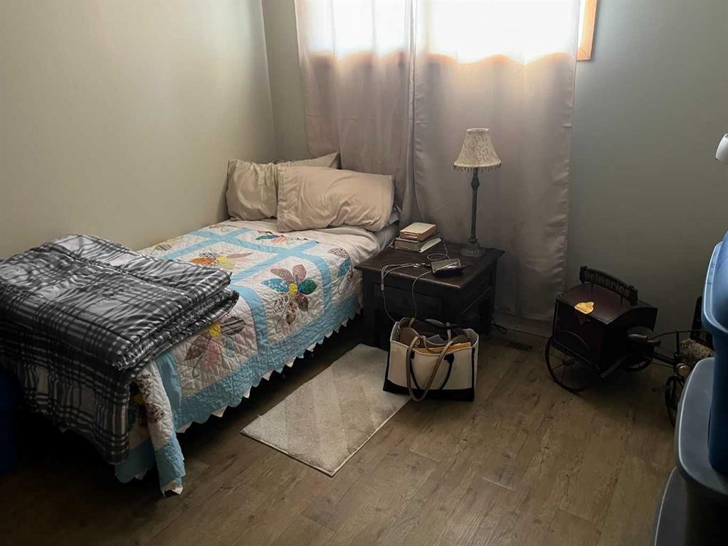 5127 52 Street, Mannville, AB - Indoor Photo Showing Bedroom