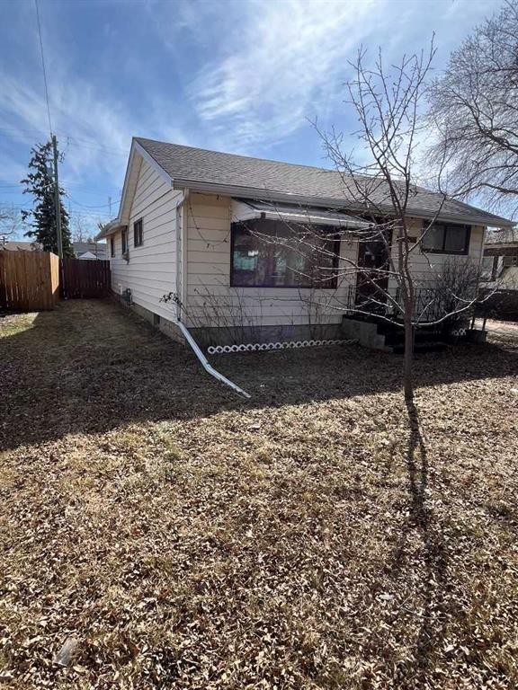 5127 52 Street, Mannville, AB - Outdoor