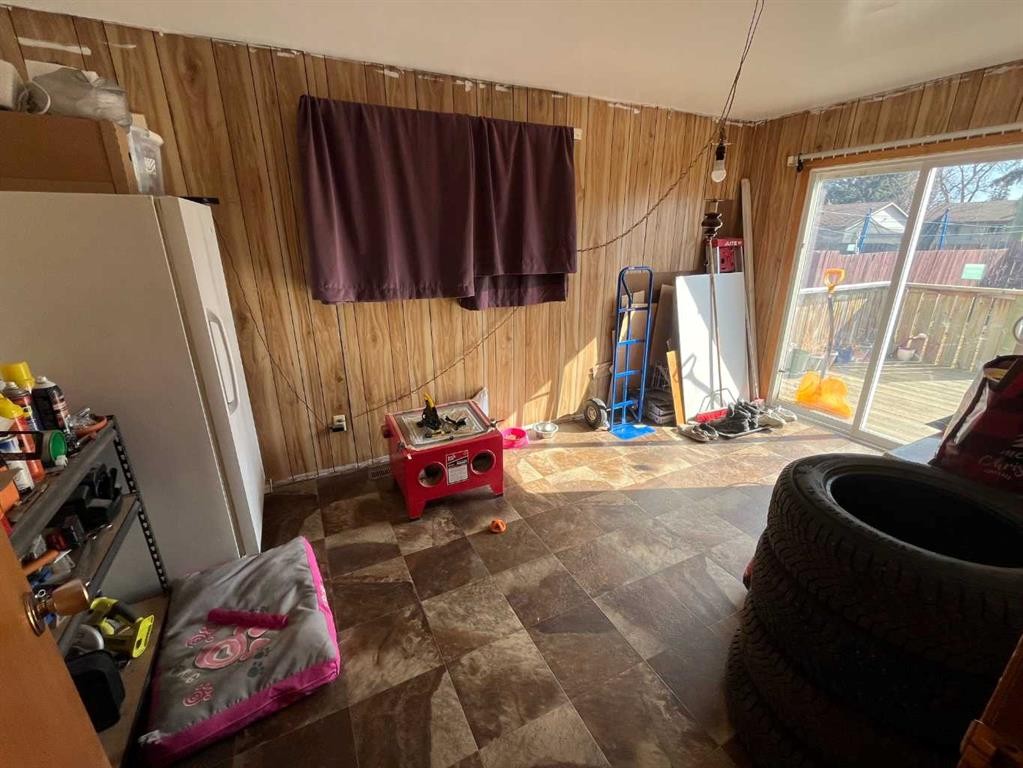 5127 52 Street, Mannville, AB - Indoor