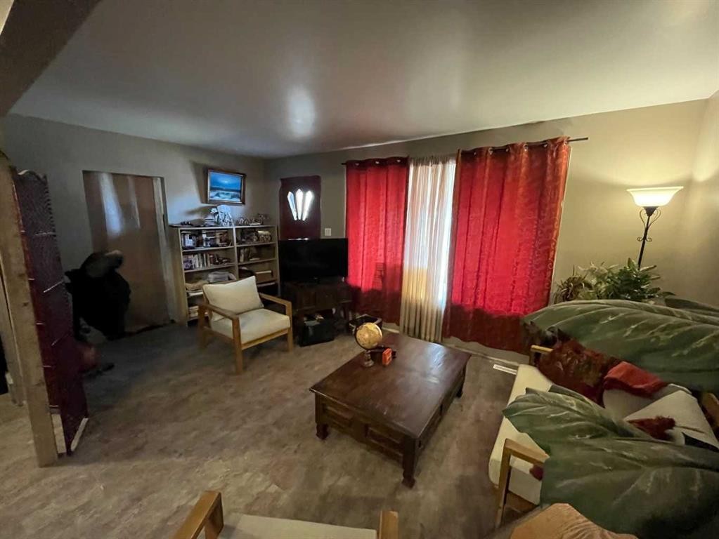 5127 52 Street, Mannville, AB - Indoor