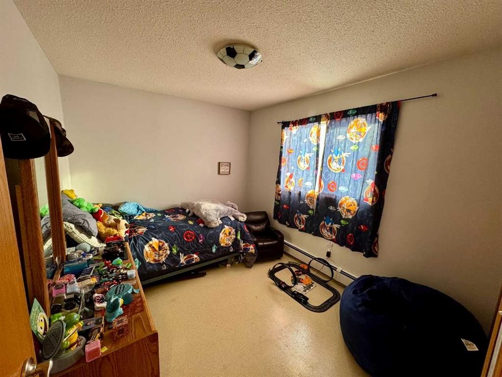 1925 5 Avenue, Wainwright, AB - Indoor Photo Showing Bedroom