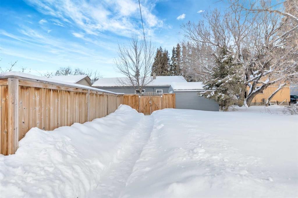 230 2 Avenue, St. Walburg, SK - Outdoor