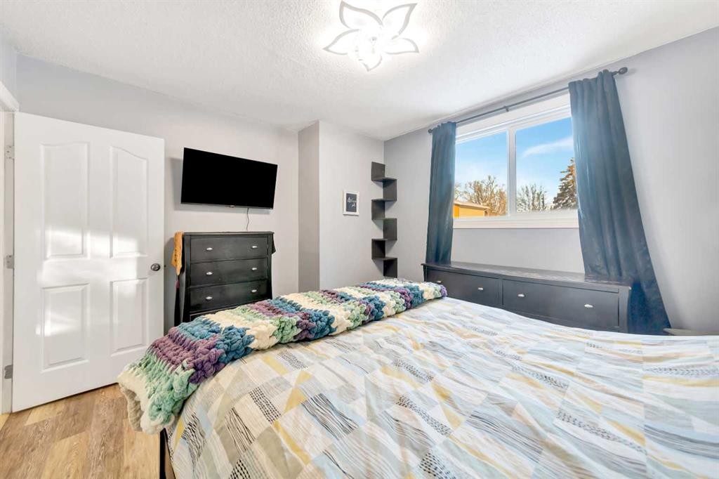 230 2 Avenue, St. Walburg, SK - Indoor Photo Showing Bedroom