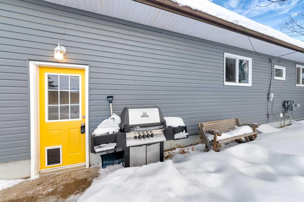 230 2 Avenue, St. Walburg, SK - Outdoor With Exterior