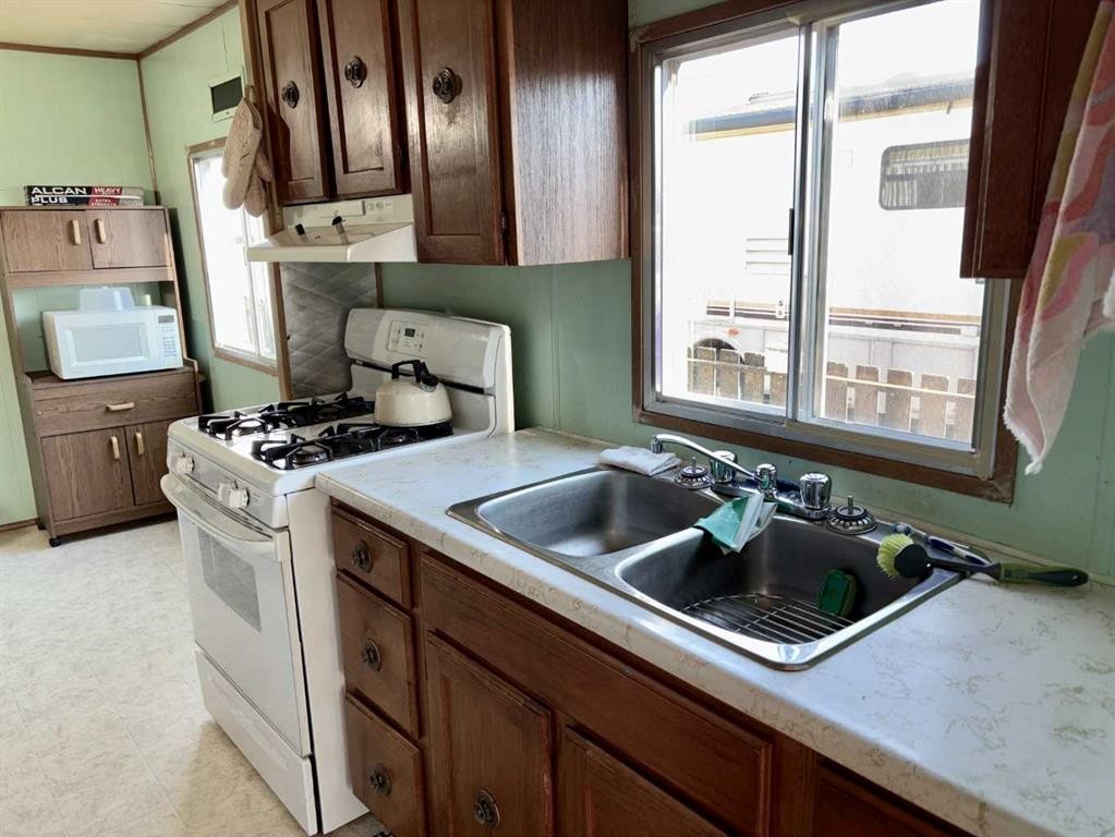 4928 50 Avenue, Minburn, AB - Indoor Photo Showing Kitchen With Double Sink