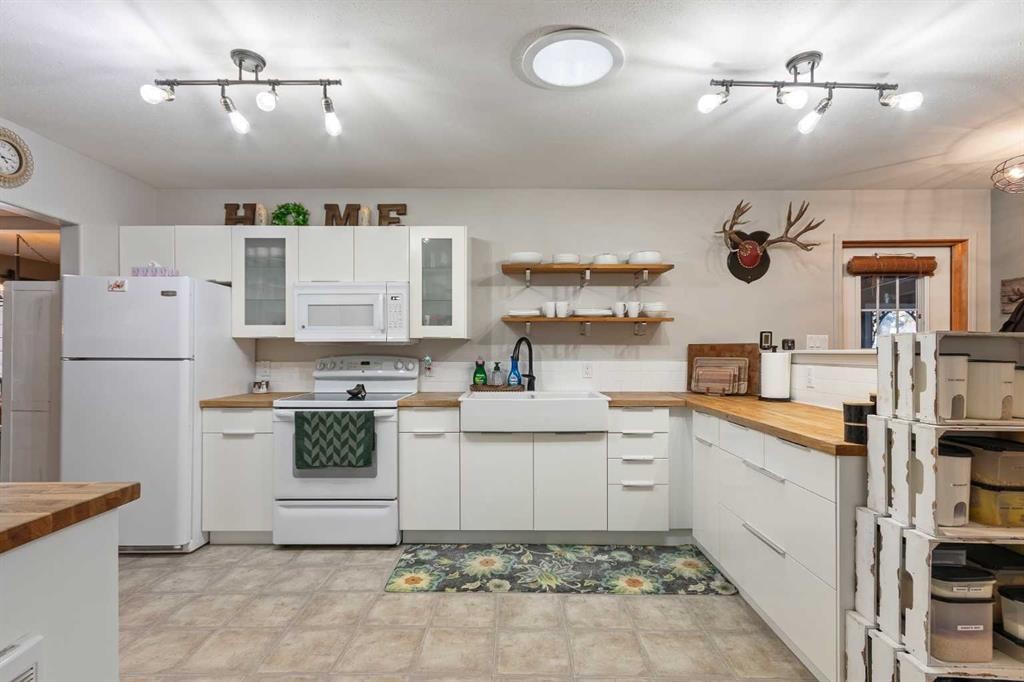 1013 Osprey Drive, Livelong, SK - Indoor Photo Showing Kitchen