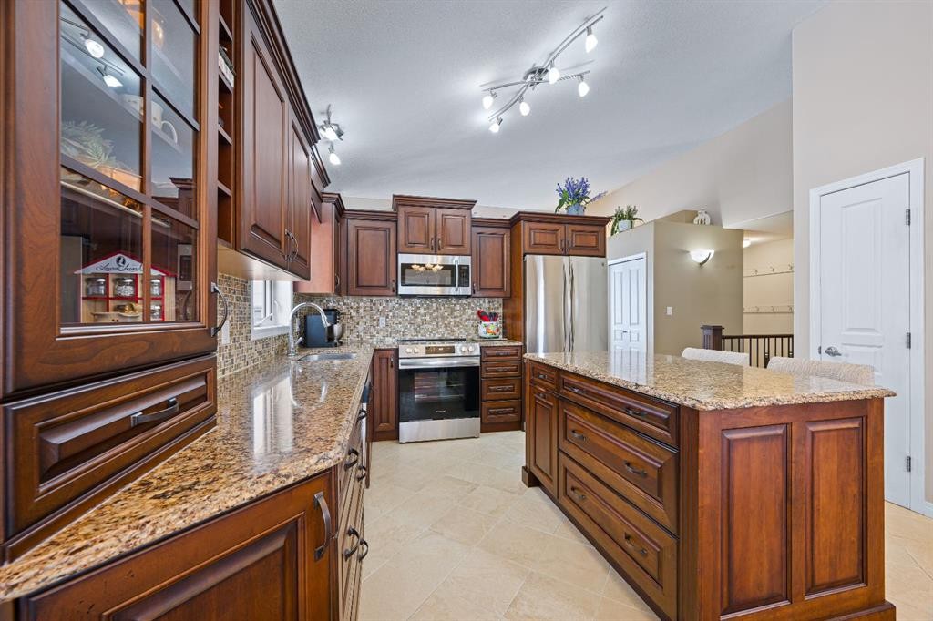 3904 63 Avenue, Lloydminster, AB - Indoor Photo Showing Kitchen With Upgraded Kitchen