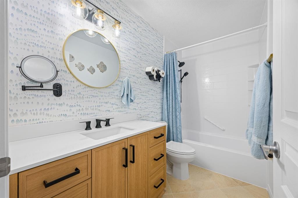 3904 63 Avenue, Lloydminster, AB - Indoor Photo Showing Bathroom