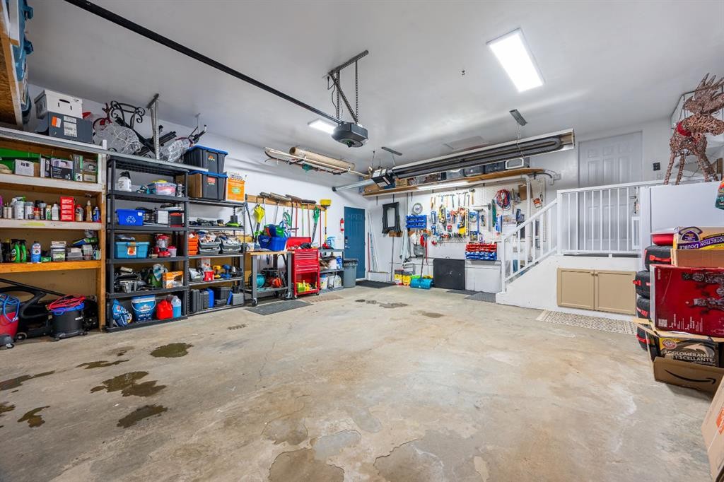 3904 63 Avenue, Lloydminster, AB - Indoor Photo Showing Garage