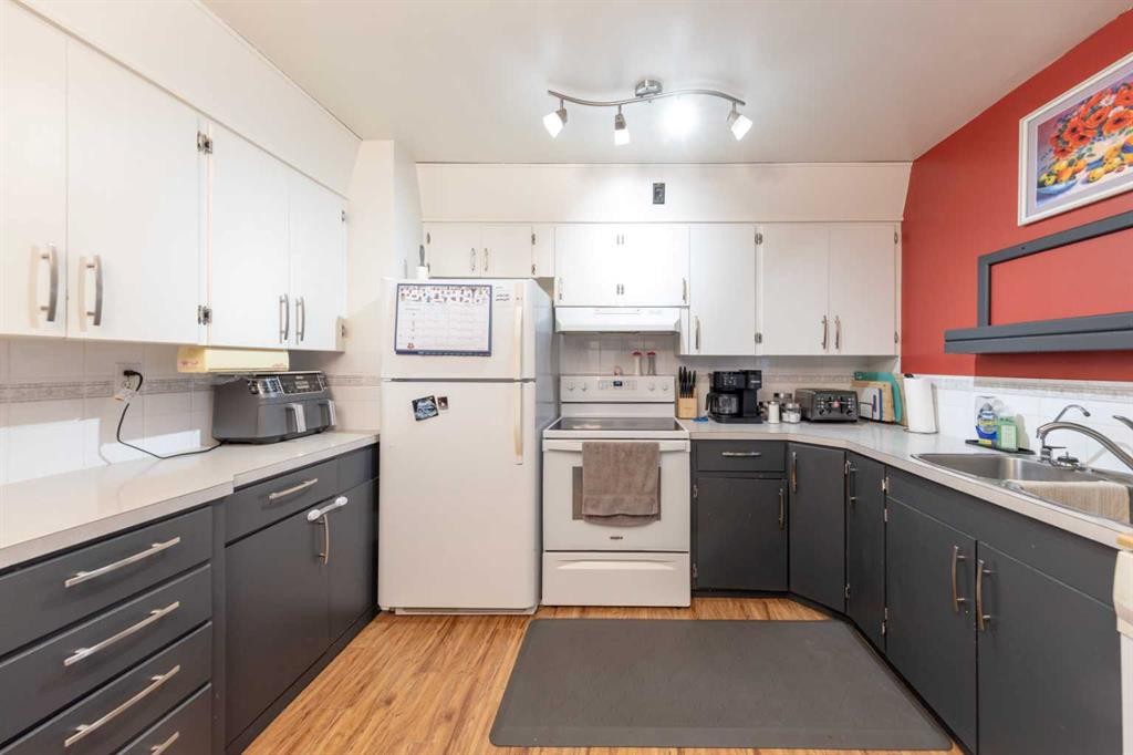 111 4 Avenue West, Maidstone, SK - Indoor Photo Showing Kitchen