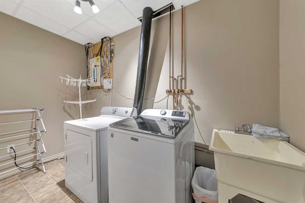 3204 65 Avenue, Lloydminster, AB - Indoor Photo Showing Laundry Room