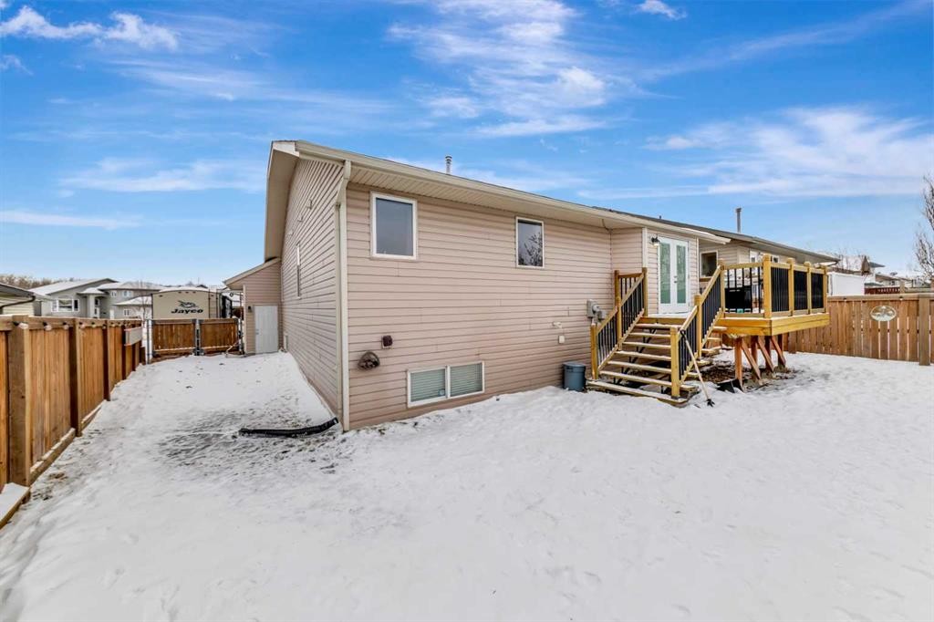 3204 65 Avenue, Lloydminster, AB - Outdoor With Exterior
