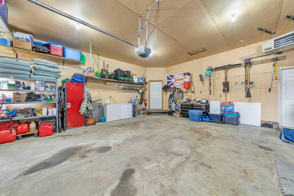3204 65 Avenue, Lloydminster, AB - Indoor Photo Showing Garage