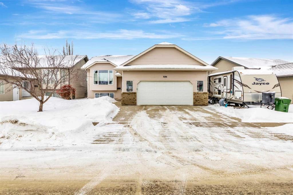 3204 65 Avenue, Lloydminster, AB - Outdoor With Facade